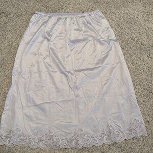 Maidenform sweet nothing slip skirt with laces, M, lavender color